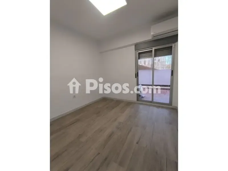 Pièces - Student-Friendly Flat with Terrace in Moncada