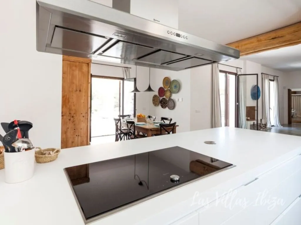 Cuisine - Luxury Villa with Pool in Santa Eulària des Riu