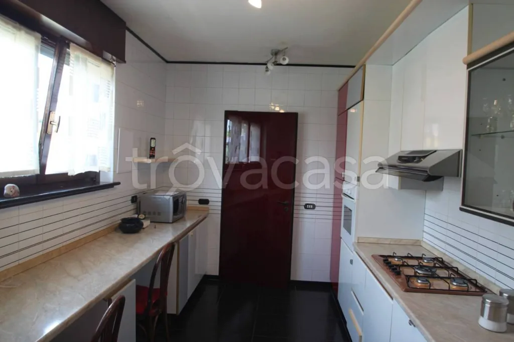Cuisine - Modern Villa with Private Garden in Gradisca d'Isonzo