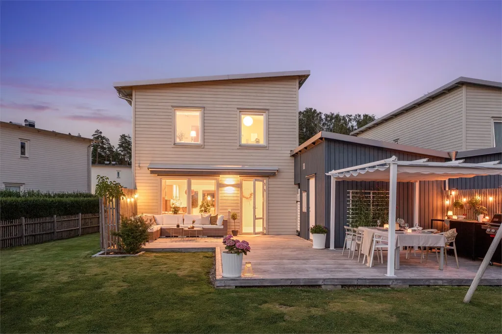 Terrace - Modern Villa with Garden in Sunny Location