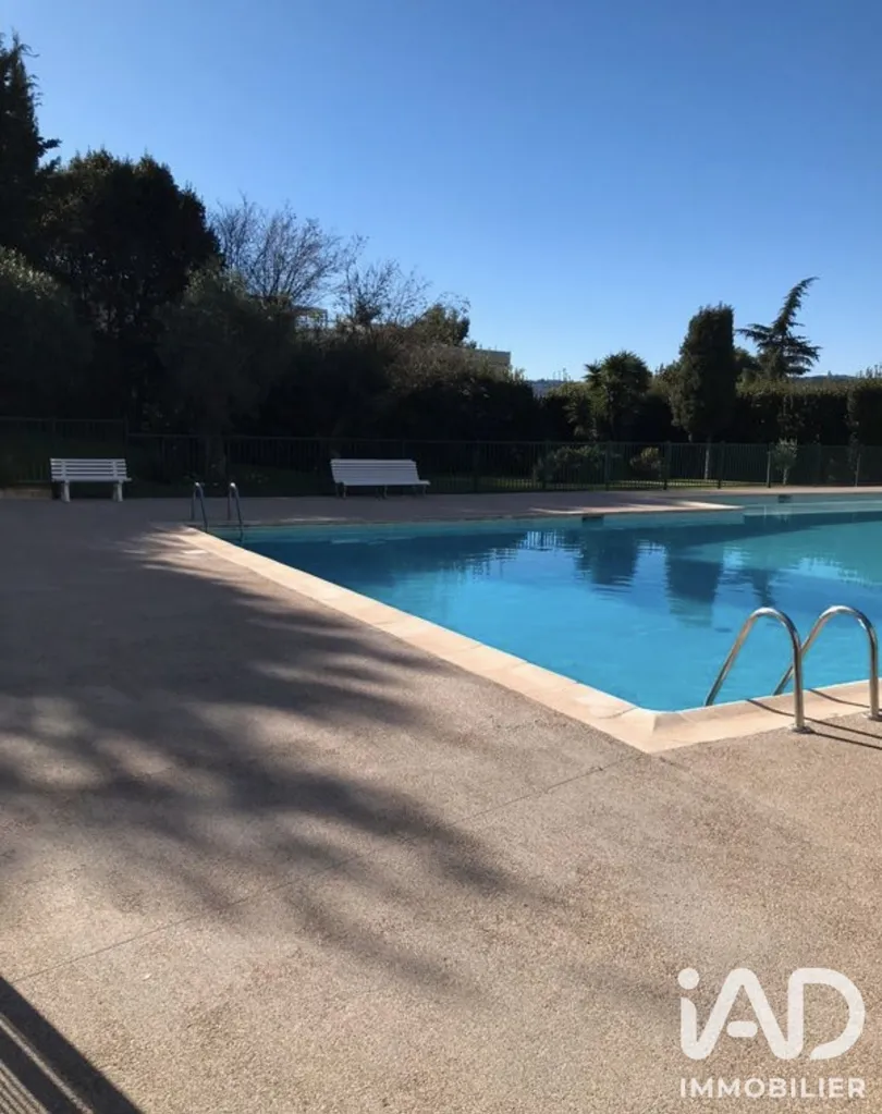 Piscine - Appartement 3 Pièces avec Piscine à Antibes