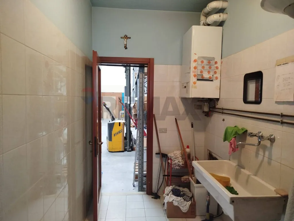 Vannitoad - Warehouse with Apartment in Industrial Zone