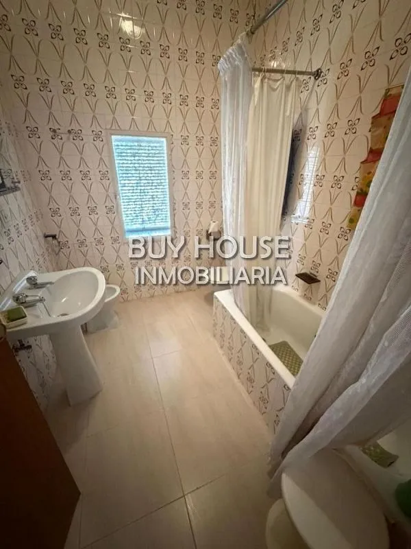 Salles de bain - Semi-detached House with Garage in Yeles