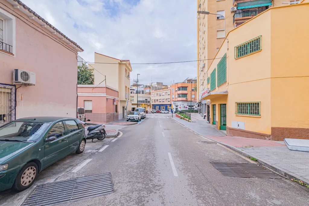Extérieur - Edified Plot with Market in Málaga