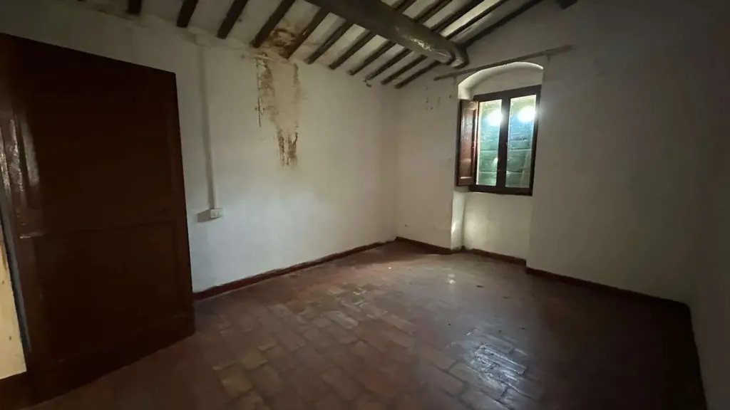 Pièces - Cottage for Renovation in Crocicchio, Gualdo Tadino