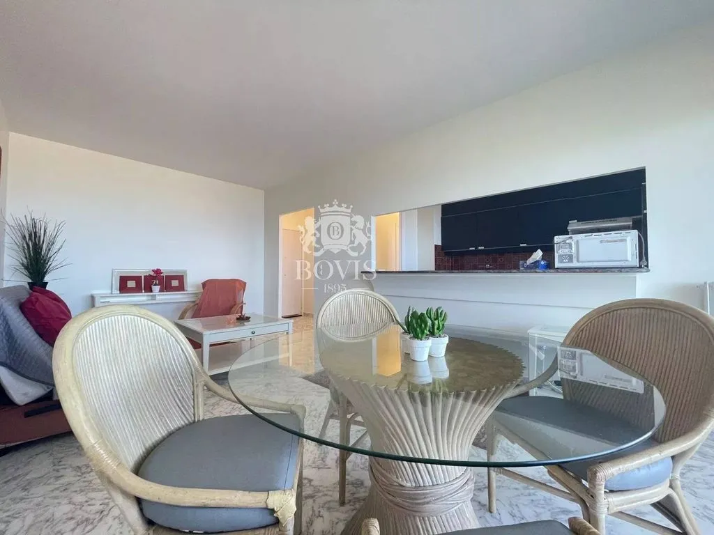 Salle à manger - Appartement Luxe avec Terrasse à Beaulieu-sur-Mer