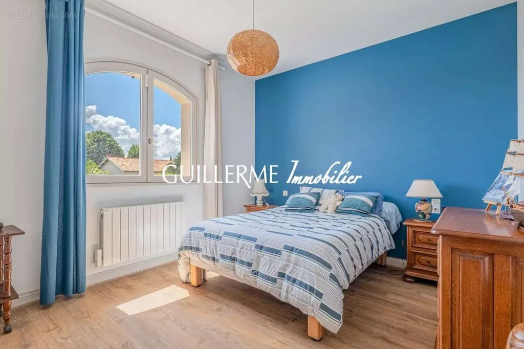 Chambres - Maison de Caractère avec Piscine à Dardilly