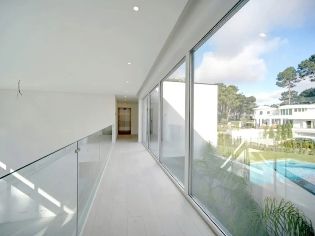 Esik - Contemporary Villa with Golf View in Almada