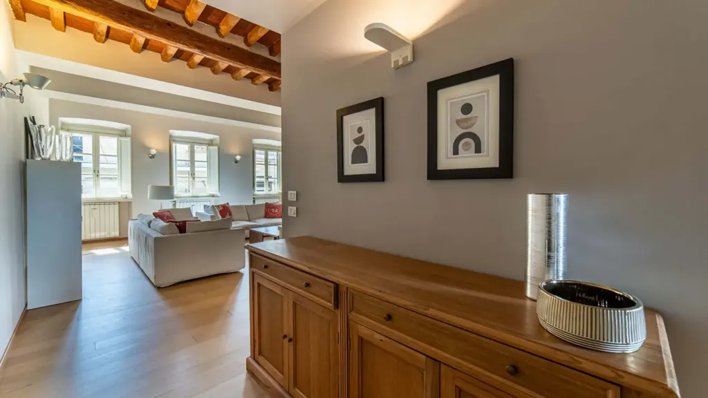 Esik - Apartment with Historic View in Lucca