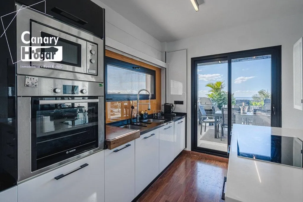 Cuisine - Luxury Villa with Ocean Views in Adeje