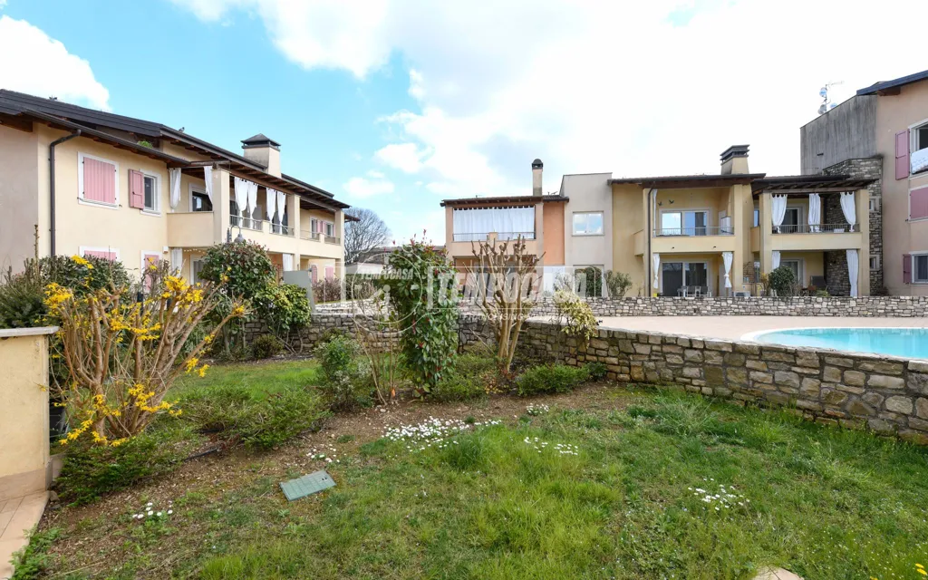 Bassein - Modern Apartment with Pool in Lonato del Garda