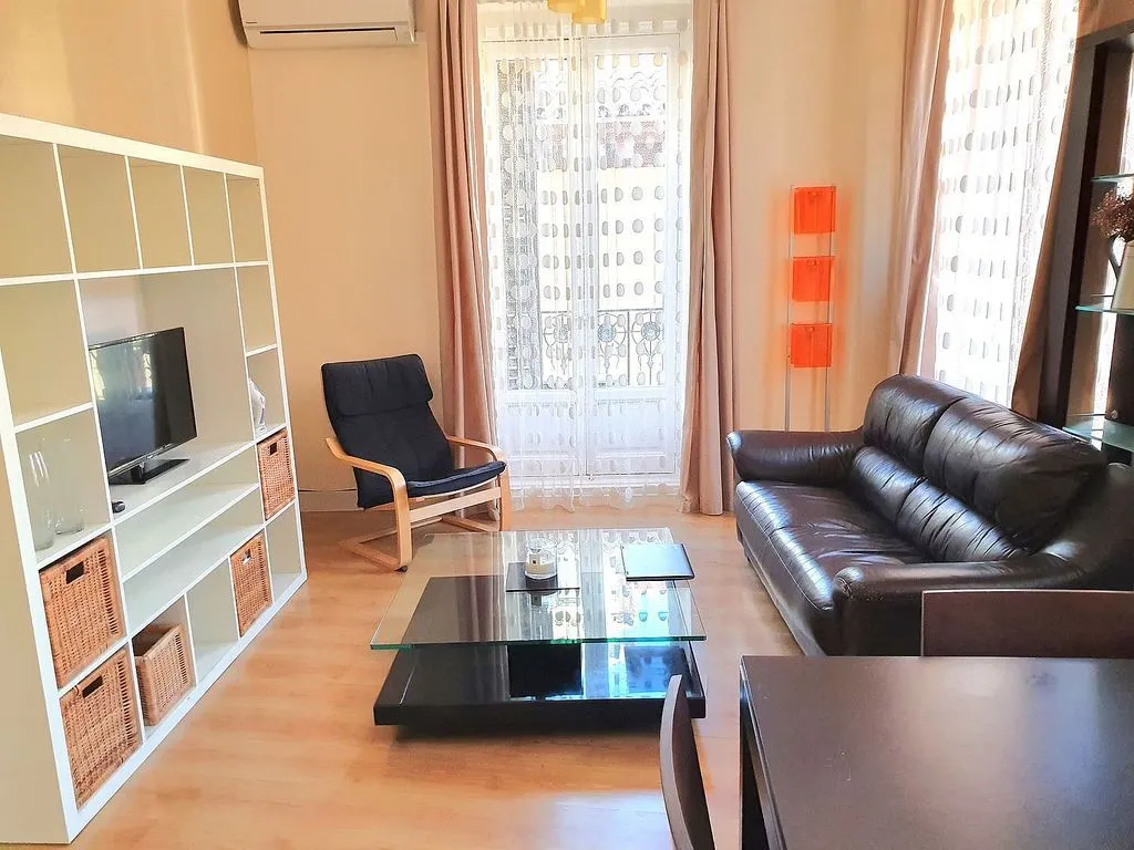Elutuba - Apartment with 6 Balconies in Madrid