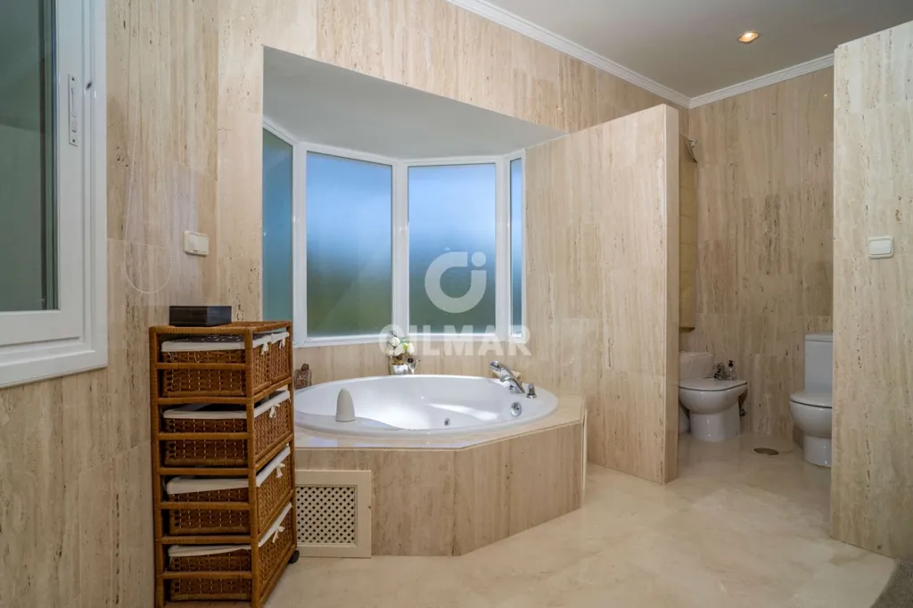 Vannitoad - Luxury Villa with Sea View in Benahavís