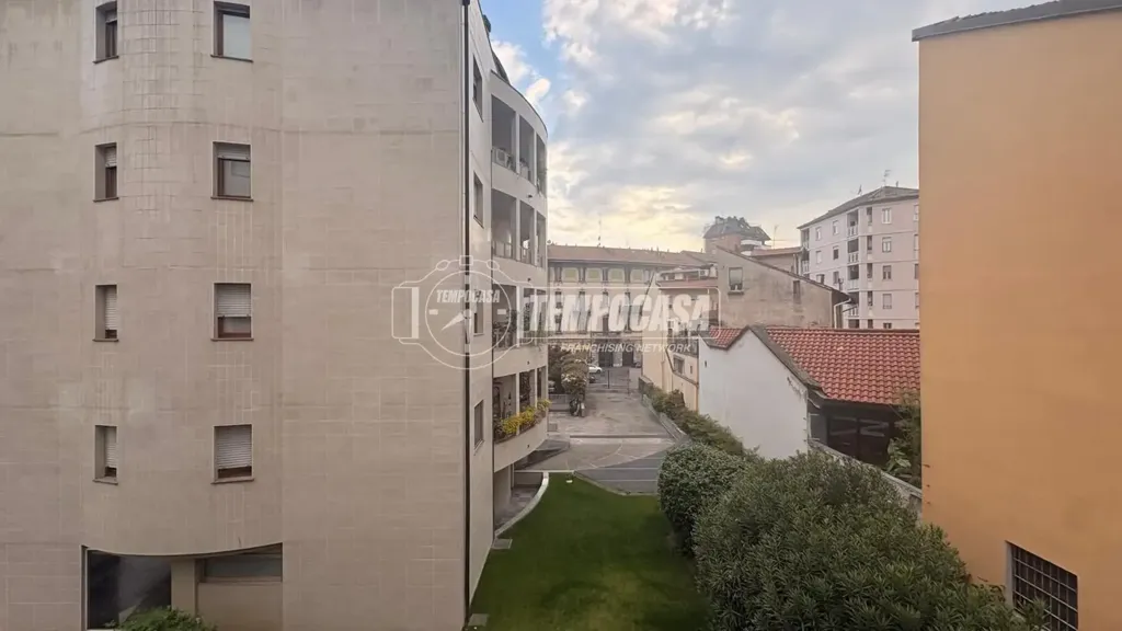 Aed - Twin-Storey Apartment with Balcony in Milan