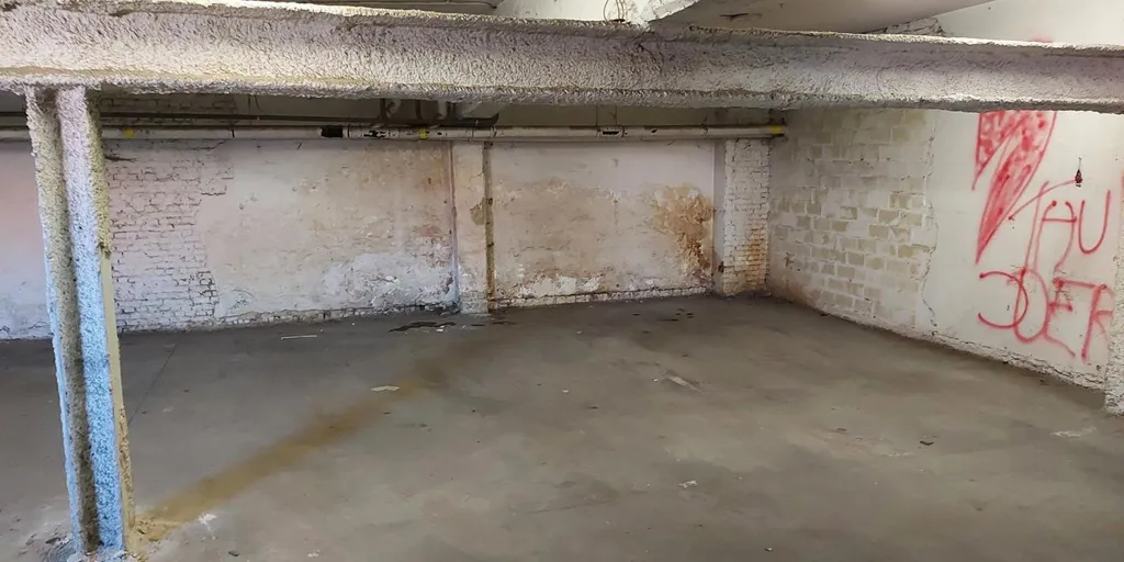 Garage - Renovated Mixed-Use in Herentals with Duplex