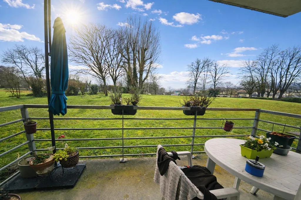 Balcon - Appartement T2 avec Terrasse à Trélissac