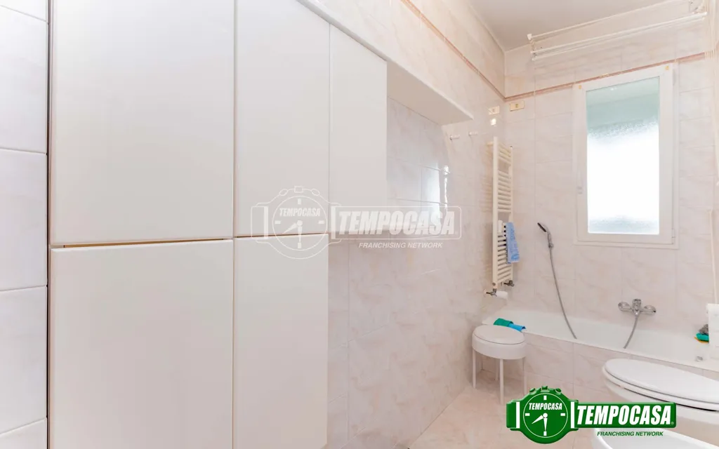 Salles de bain - 4-Room Apartment with Balcony in Milan