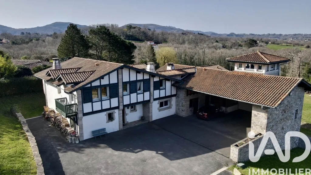 Vista aerea - Architectural Villa with Mountain View in Urrugne