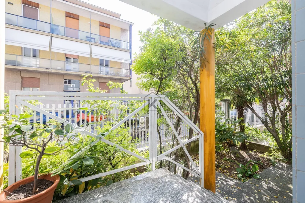 Terrace - Luxury Villa with Private Garden in Milan