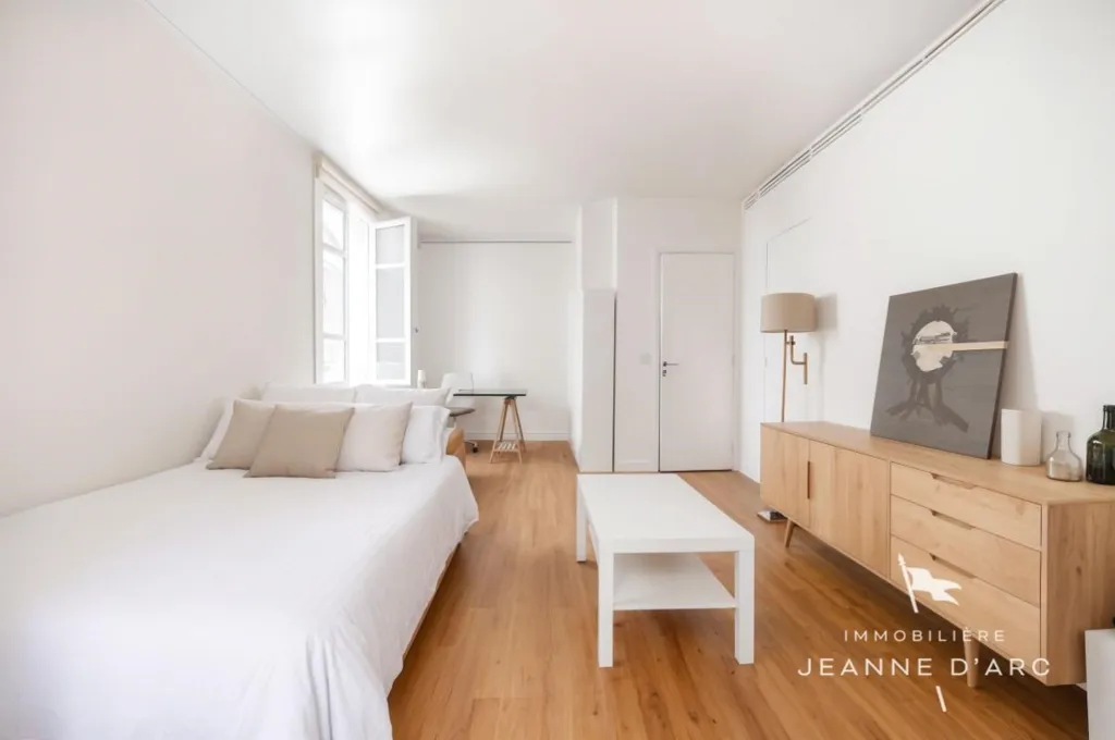 Chambres - Studio Loué au Dernier Étage, Quartier du Luxembourg, Paris 6e