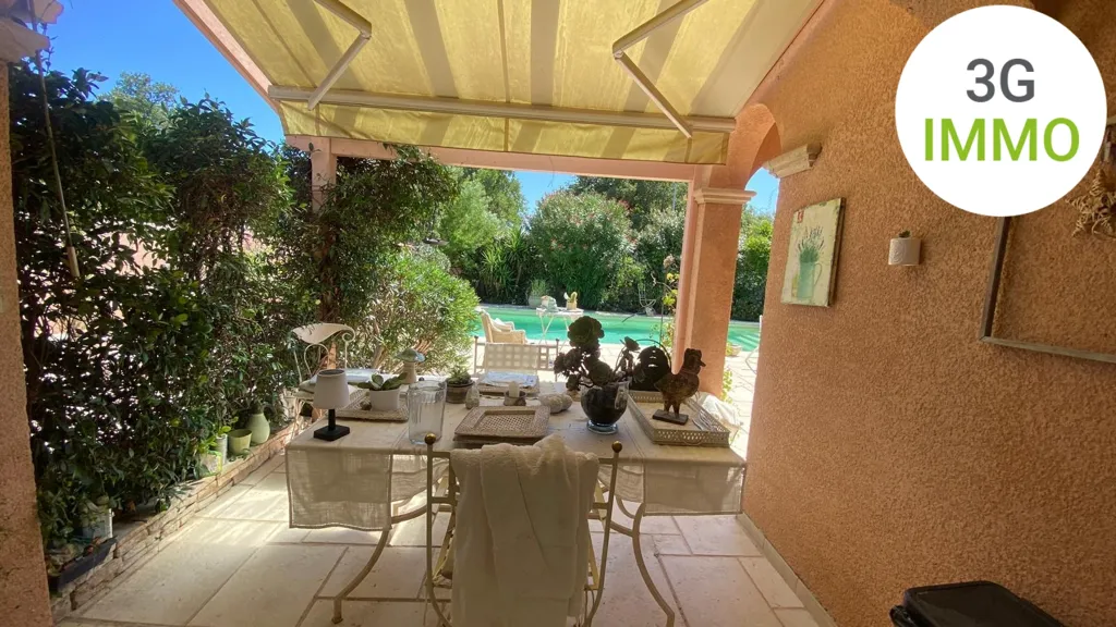 Terrasse - Villa avec Piscine et Jardin Arboré à Védène