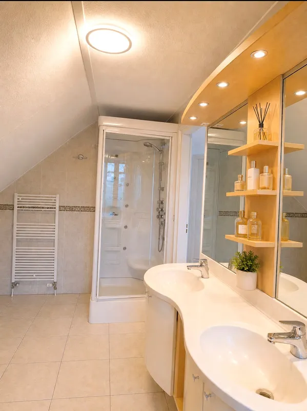 Vannitoad - Riet-Covered Villa with Water Views in Makkum