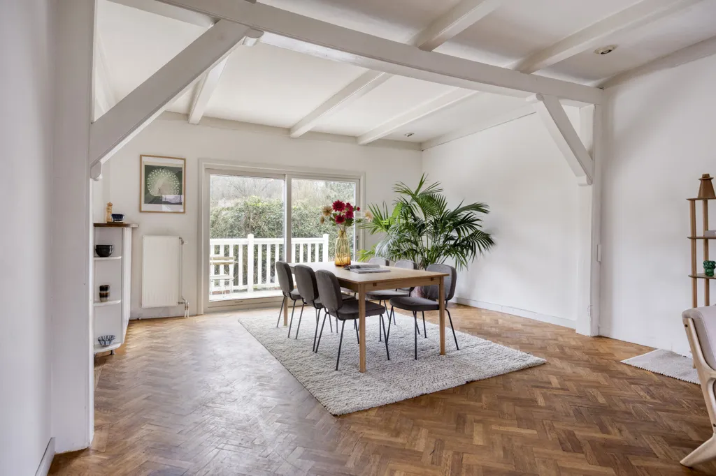 4 magamistoaga maja asukohas Amsterdam