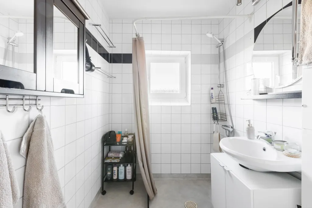 Vannitoad - Two-Bedroom Flat with Balcony in Jönköping