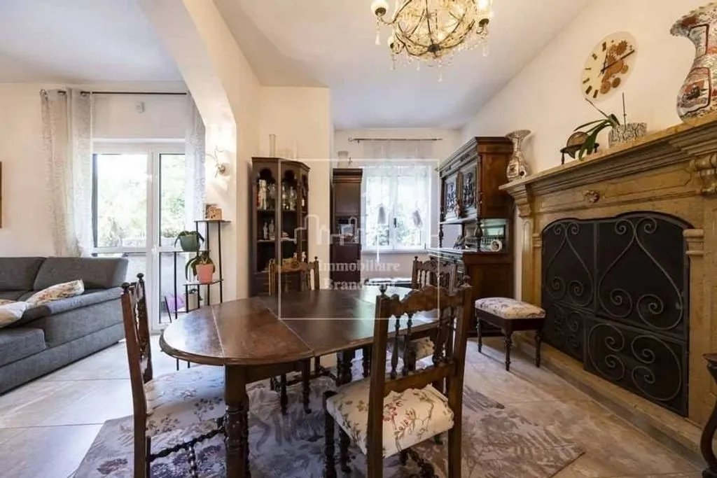 Sala da pranzo - Villa with Lake View in Gavirate