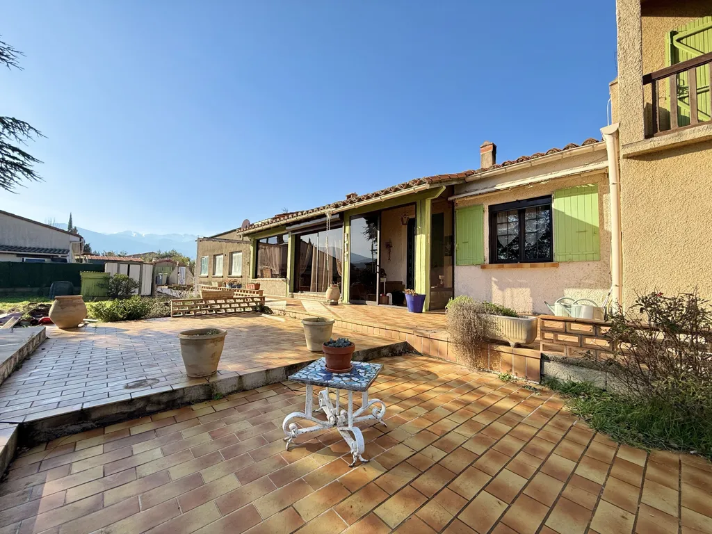 Terrace - Four-Face House with Mountain View in Rodès