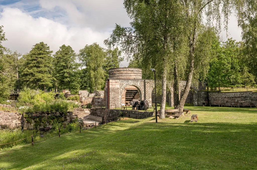 Aed - Multi-Use Property with Historic Charm in Borgvik