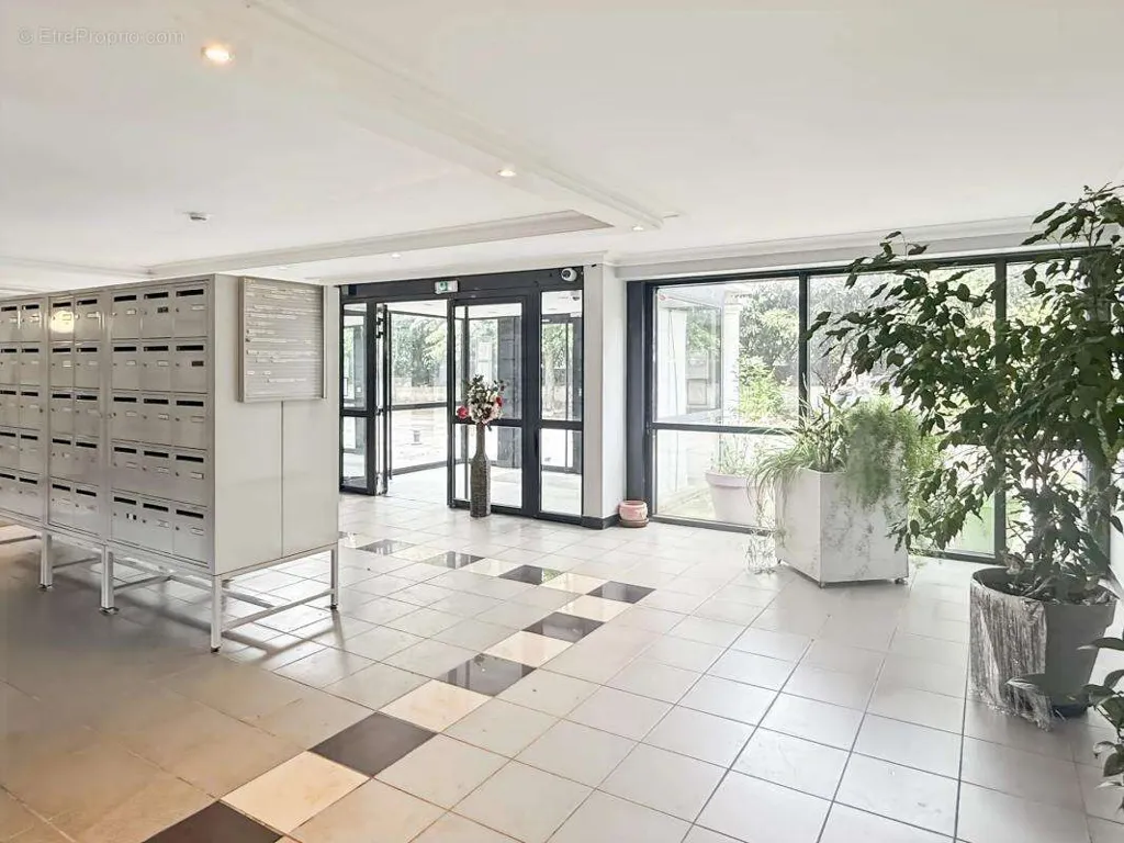 Esik - Studio with Pool in Cergy