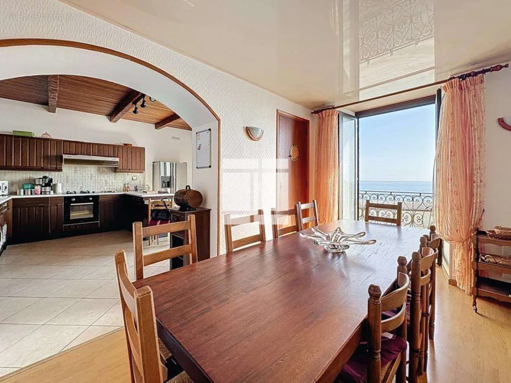 Söögituba - Duplex with Sea View on Quai des Martyrs