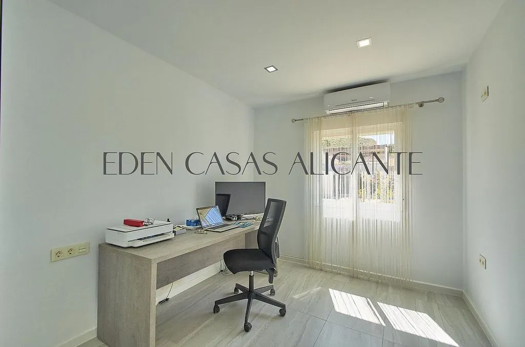 Bureau - Modern Chalet with Pool in Busot