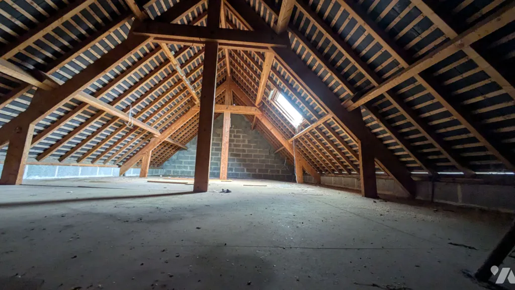 Pièces - Maison avec Garage et Terrain Constructible à Brix