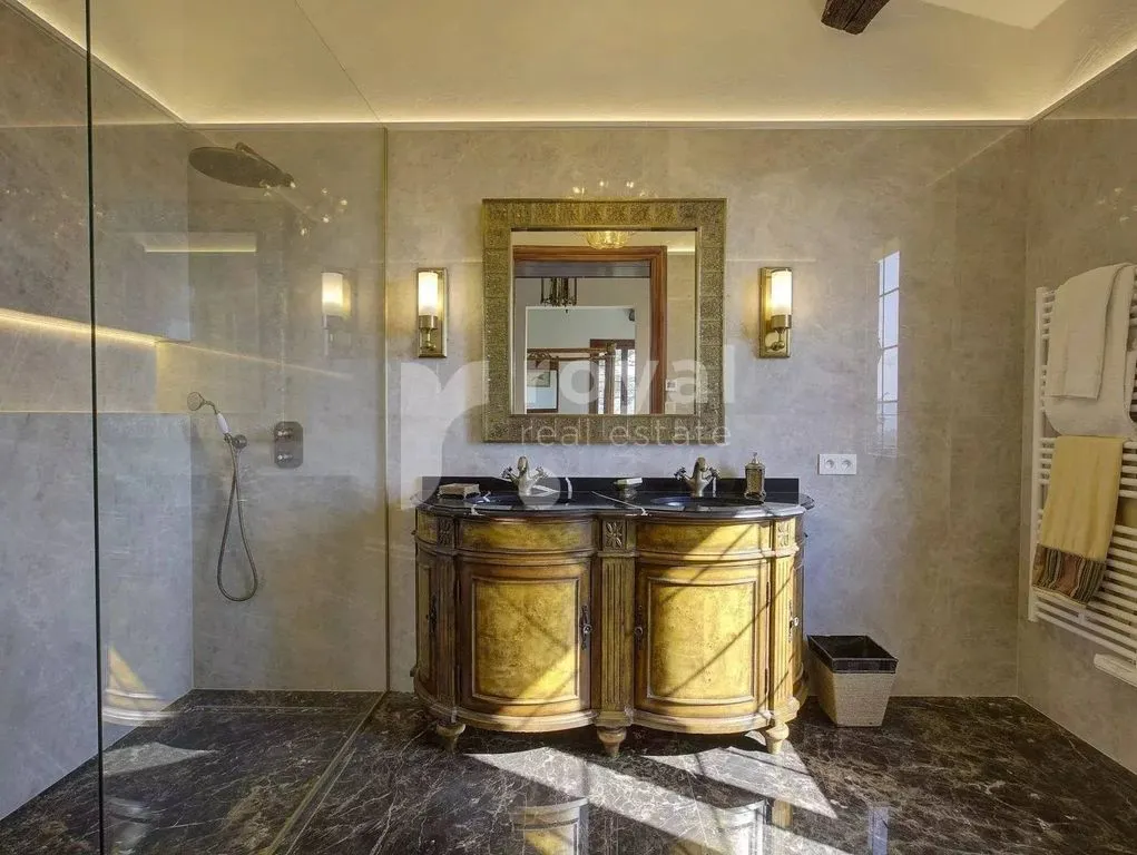 Salles de bain - Villa Luxueuse avec Piscine à Mougins