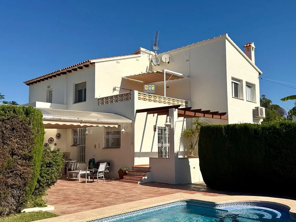 Piscine - Chalet with Sea Views and Pool in Planet