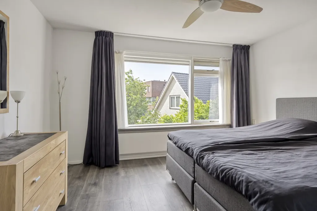 Magamistoad - Semi-Detached Home with Workshop in Honselersdijk