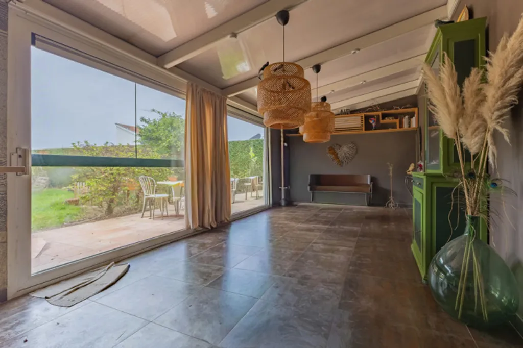 Terrace - House with Large Loft in Well-located Area