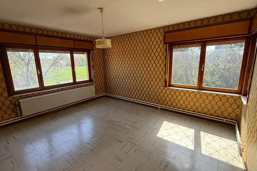 Living Room - Renovatable House with Garden in Baal