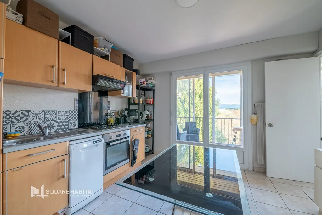 Cuisine - Appartement rénové avec loggia à Frasne