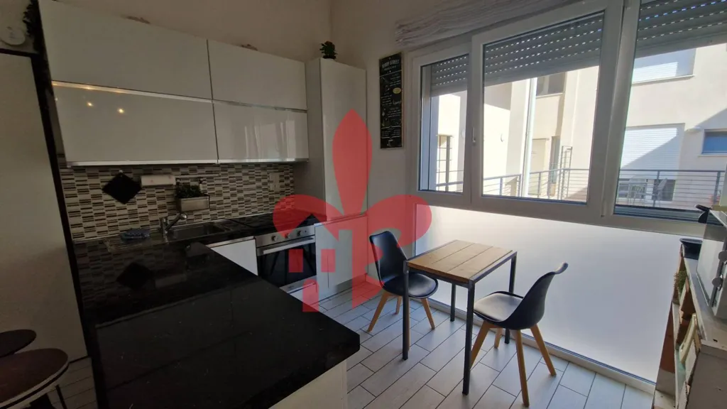 Cuisine - Modernised Two-Bedroom Flat with Garage in Florence