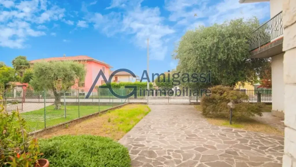 Giardino - Villa bifamiliare con giardino privato a Zanica