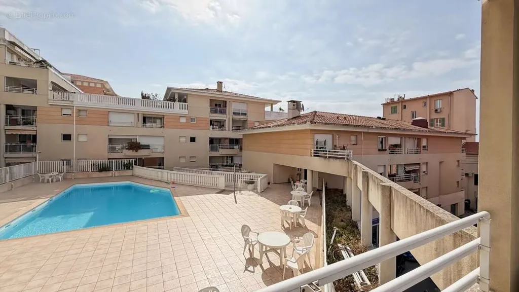Bassein - 2-Bedroom Apartment with Pool in Golfe-Juan