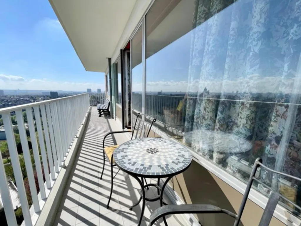Rõdu - Apartment with City View in Ganshoren