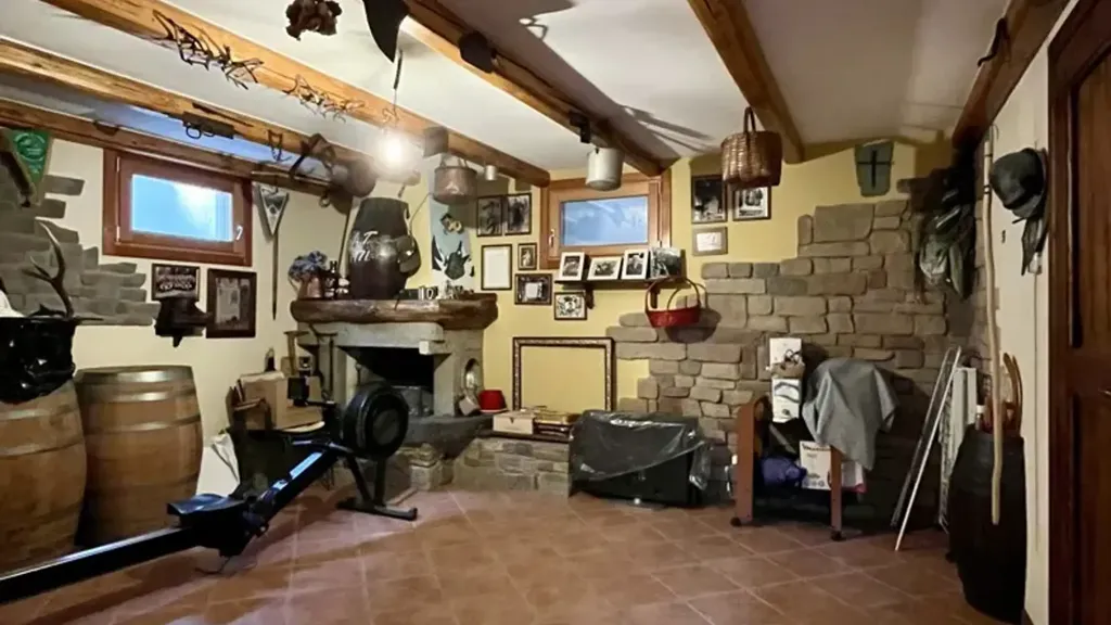 Pièces - Villa with Panoramic Balcony in Valle Intelvi