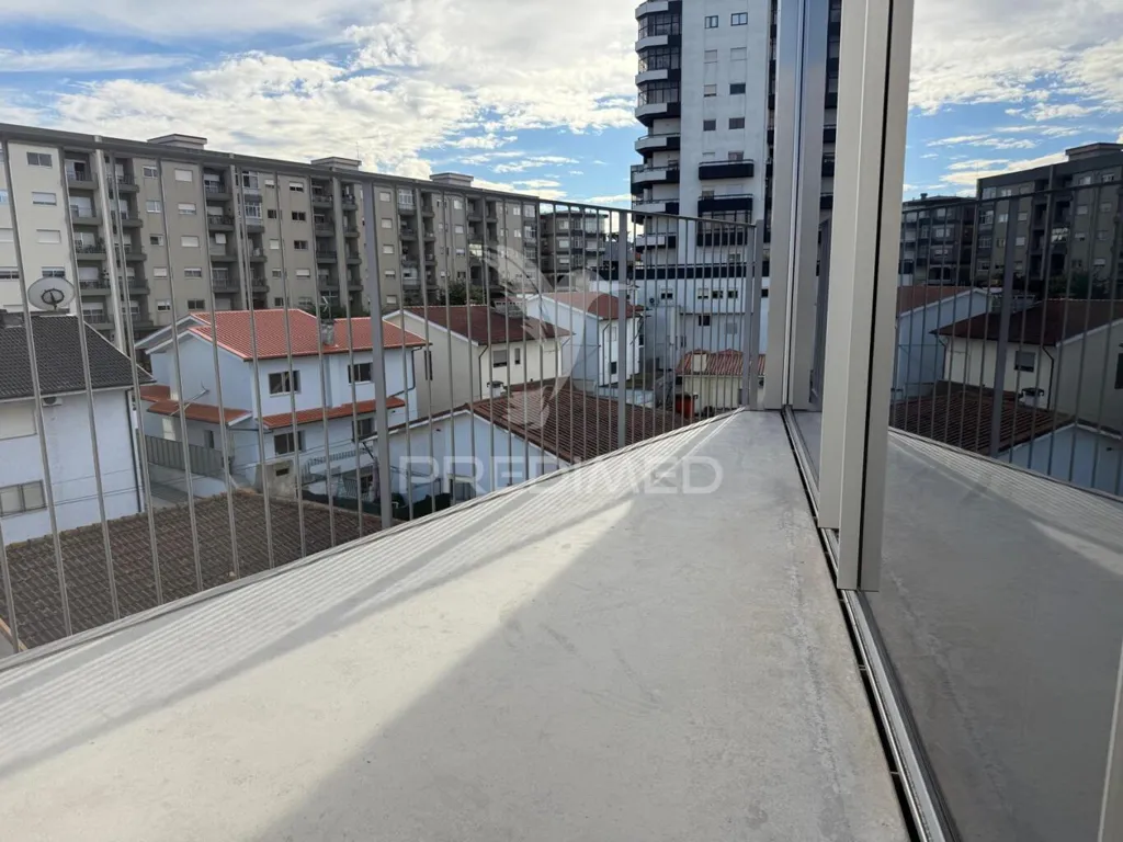 Rõdu - Duplex Apartment with Terrace in Trofa Centre