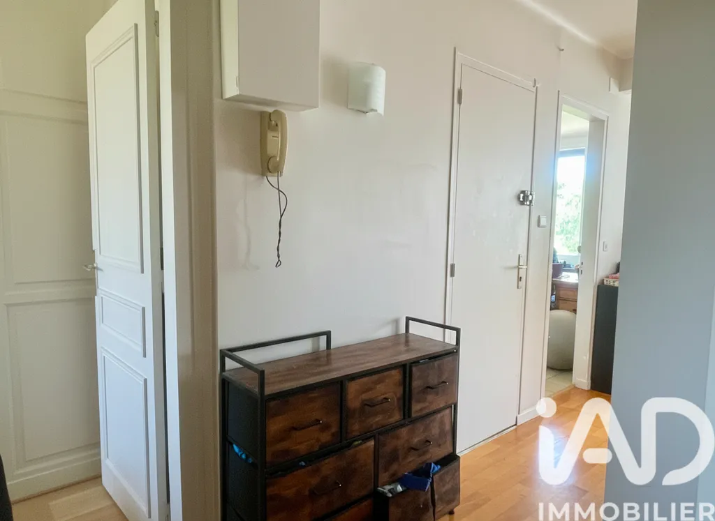 Esik - Spacious Apartment with Double Orientation in Clamart
