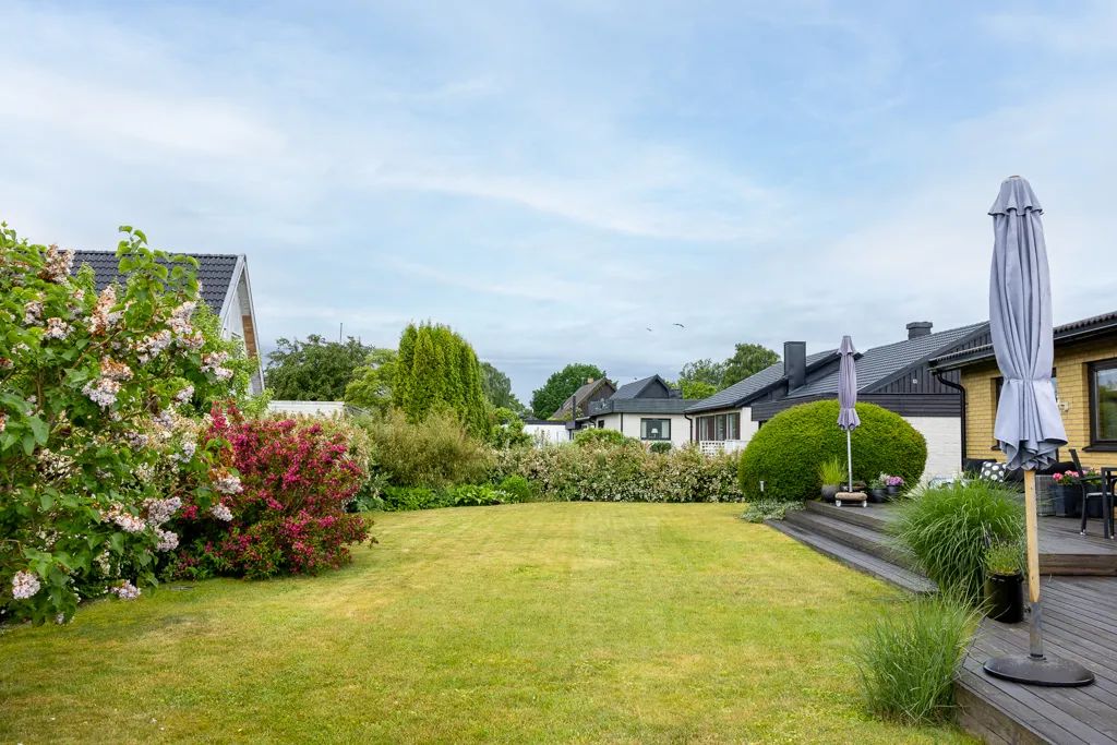 Aed - Spacious Villa with Garden in Fölvägen