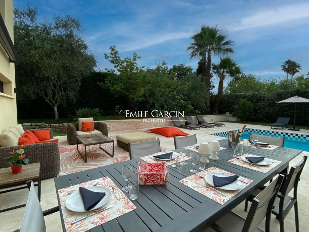 Piscina - Modern Villa with Pool near Saint-Tropez